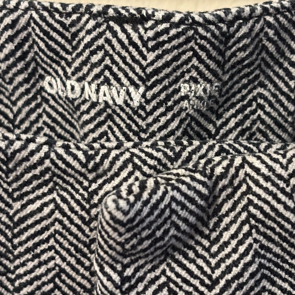 Old Navy Black and White Herringbone Pants - Picture 3 of 12